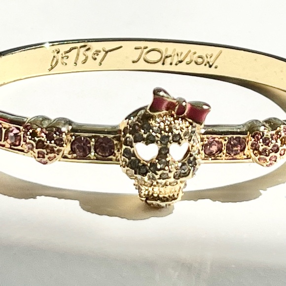 Betsy Johnson SKULL bracelet pink - Picture 8 of 9